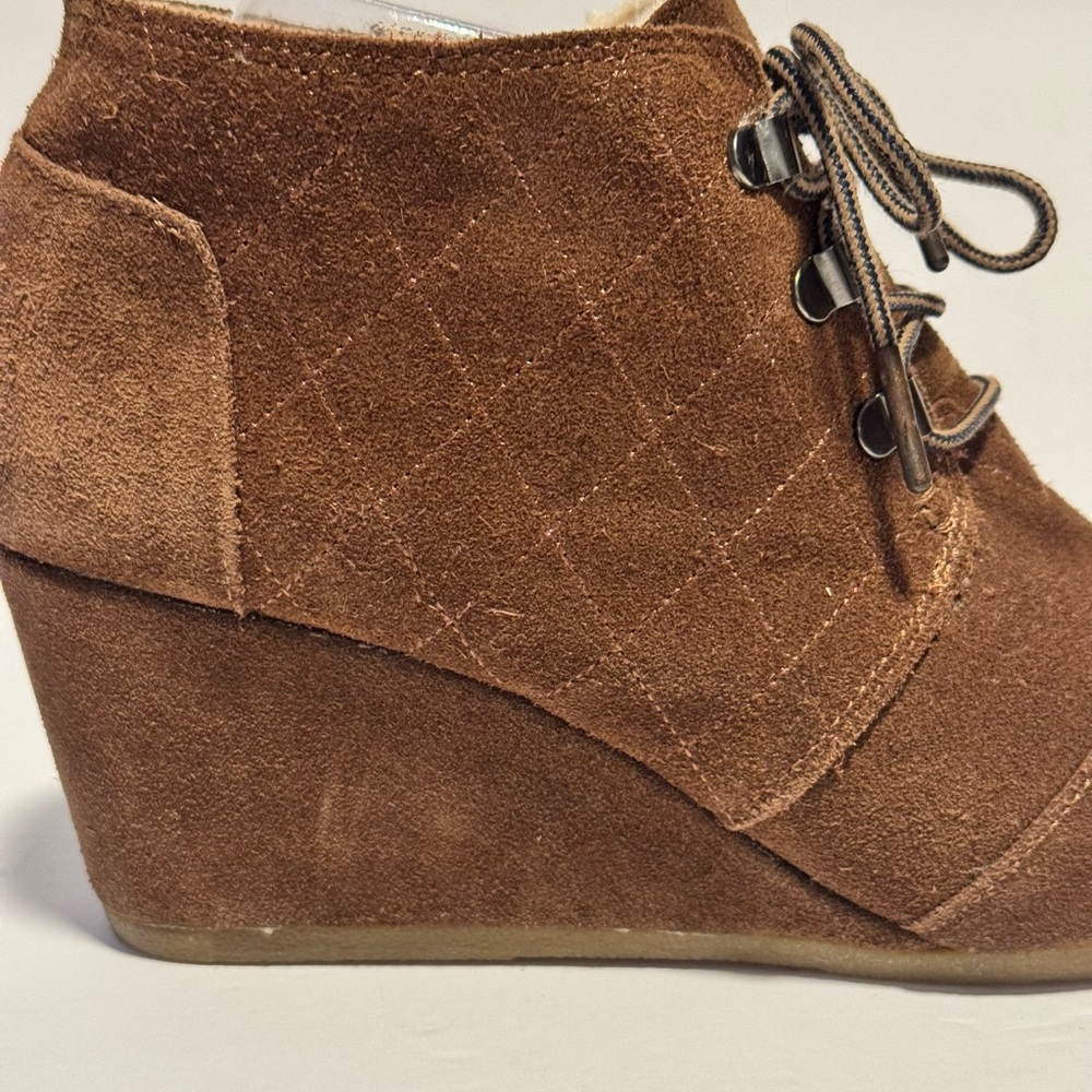 TOMS Women’s 10W Desert Wedge Booties, Lace-up, Suede Brown Wide Fur Lined